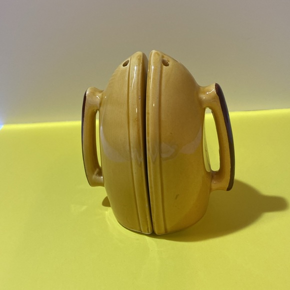 Vintage Collectible Iron Shaped Salt And Pepper Shakers From South Carolina - Picture 6 of 6